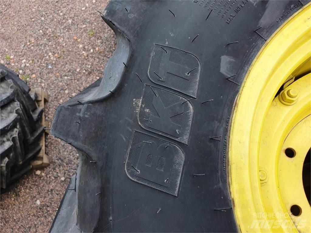 BKT 320/85R20 x2 Ελαστικά και ζάντες