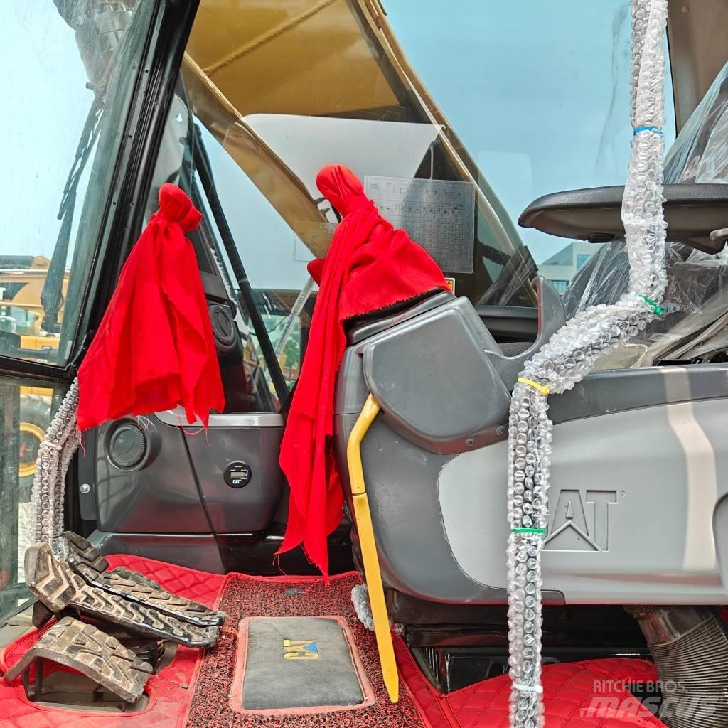 CAT 323D Εκσκαφείς με ερπύστριες