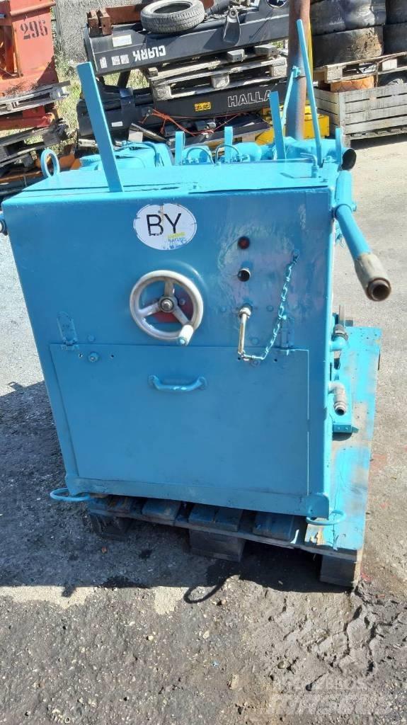 Hanix 32 HP Κατασκευές - Άλλα