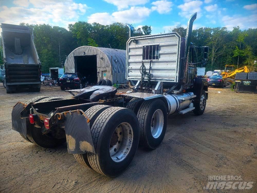 Mack CH 613 Τράκτορες
