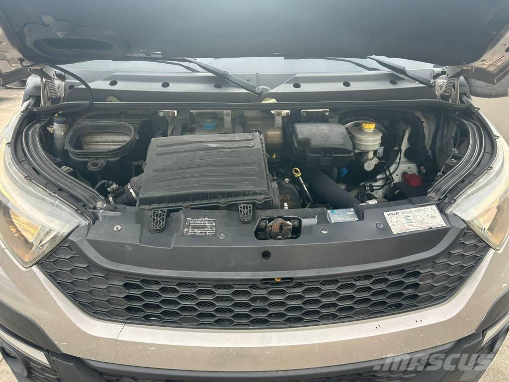 Iveco Daily 35-130 Φορτηγά με Γερανό