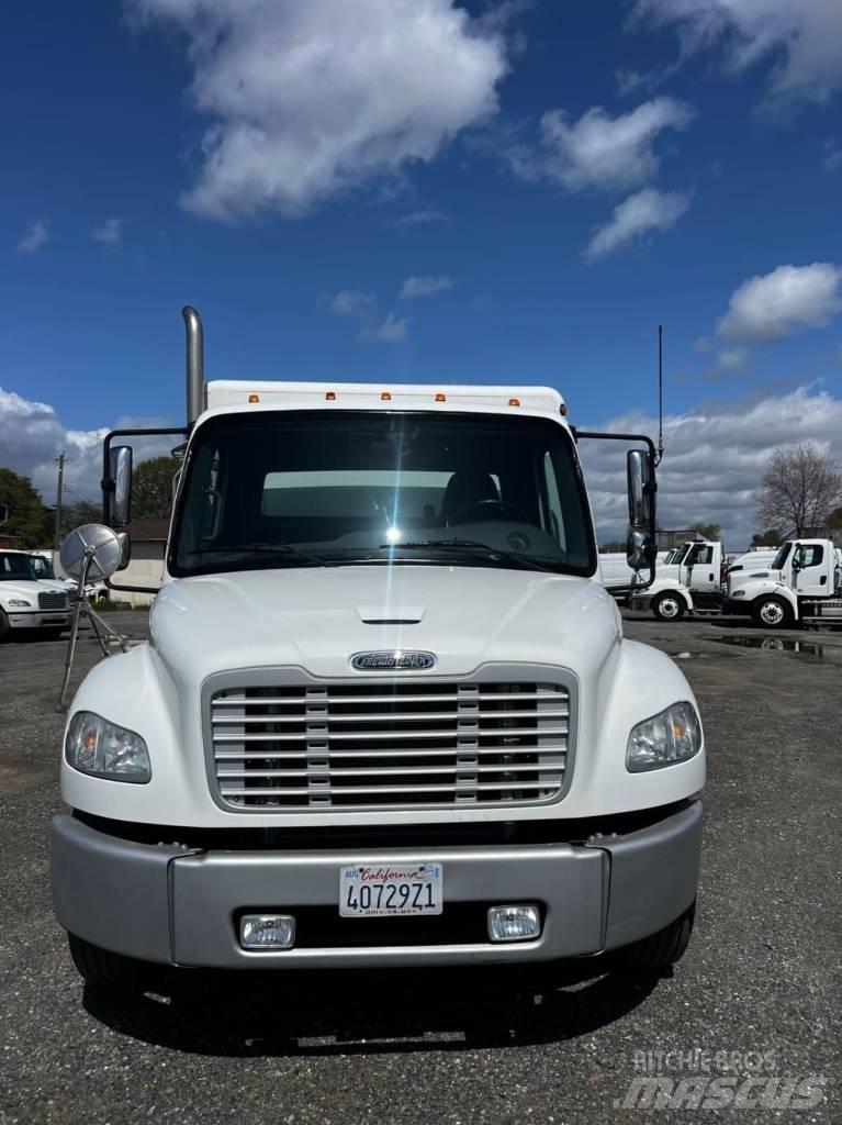 Freightliner M2 106 Φορτηγά μεταφοράς ποτών