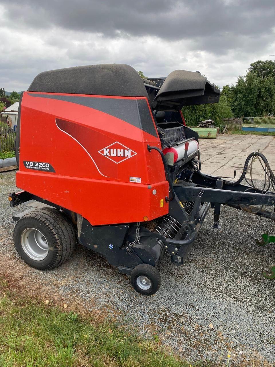 Kuhn VB 2260 Πρέσες κυλινδρικών δεμάτων