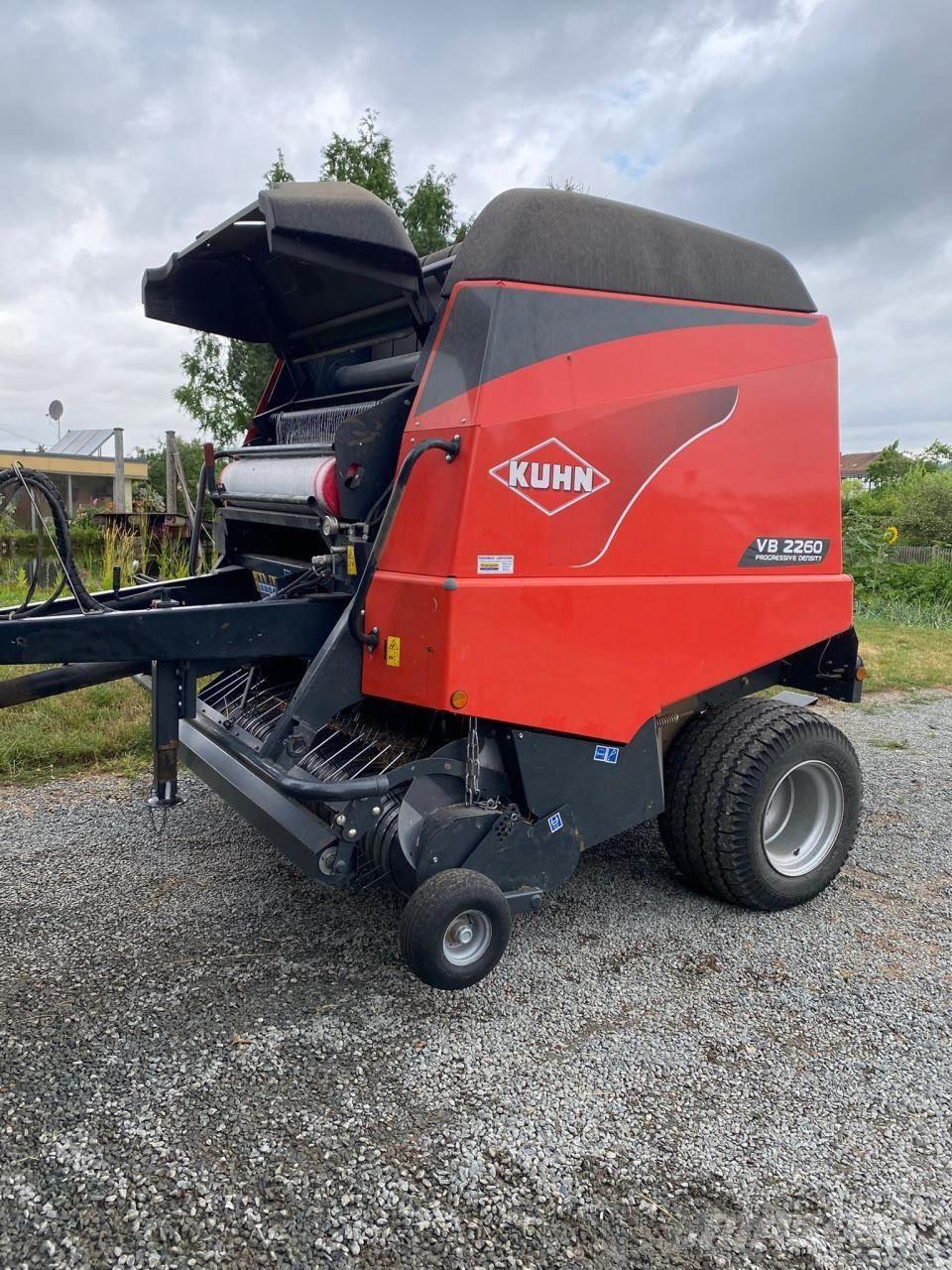 Kuhn VB 2260 Πρέσες κυλινδρικών δεμάτων