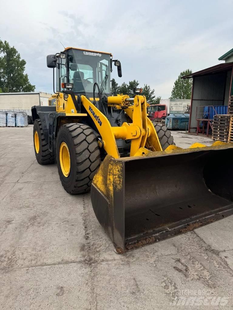 Komatsu WA250 Φορτωτές με λάστιχα (Τροχοφόροι)