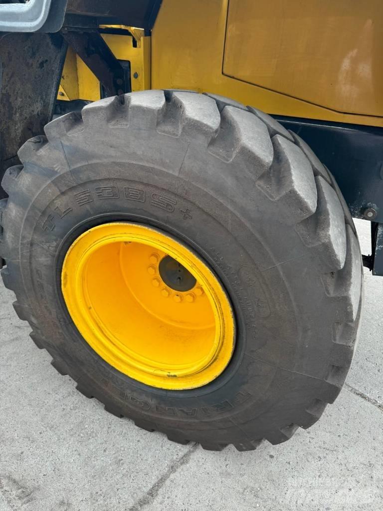 Komatsu WA250 Φορτωτές με λάστιχα (Τροχοφόροι)
