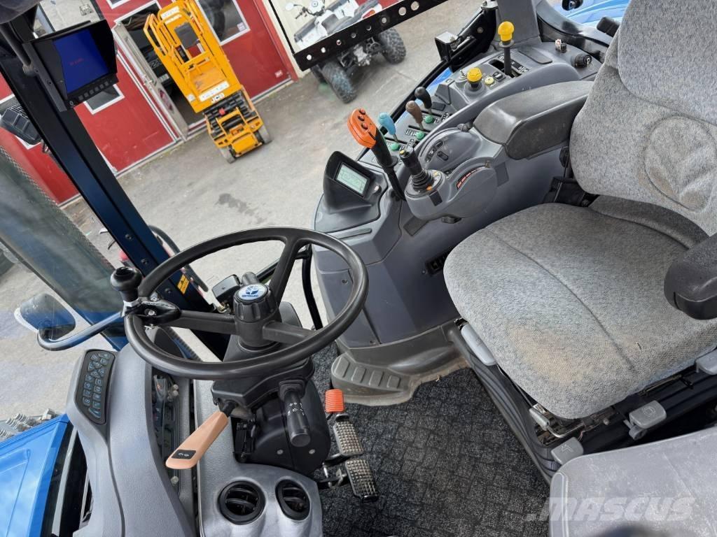 New Holland T7030 Τρακτέρ