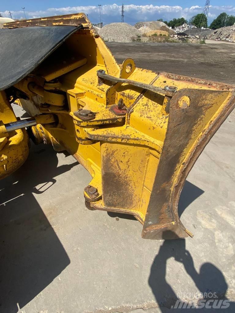 Komatsu D61PX24 Μπουλντόζες με ερπύστριες