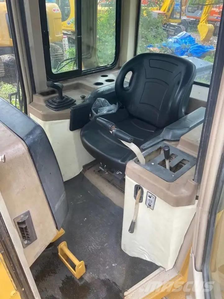 CAT D5M Μπουλντόζες με ερπύστριες