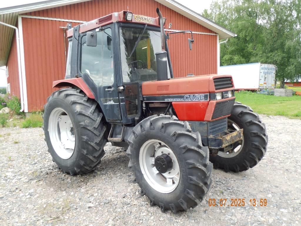 Case IH 685 XL Τρακτέρ