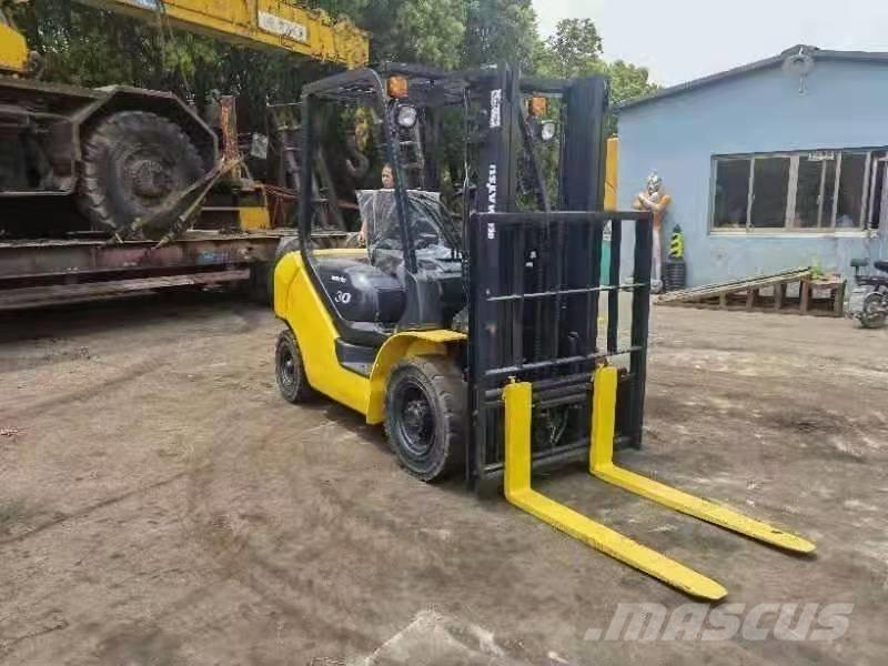 Komatsu 3 Ton Πετρελαιοκίνητα Κλαρκ