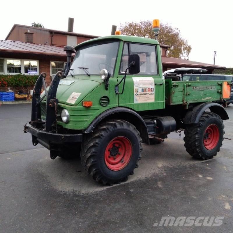 Mercedes-Benz U421 Τρακτέρ