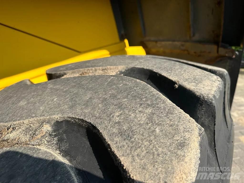 Komatsu WA270-3 Φορτωτές με λάστιχα (Τροχοφόροι)
