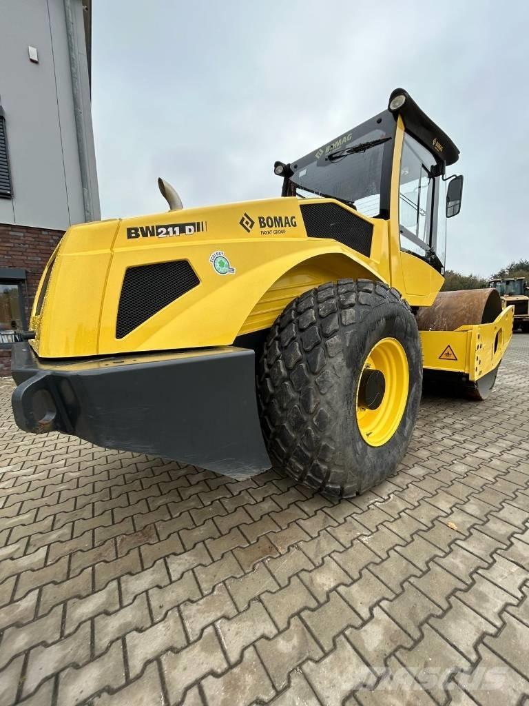 Bomag BW 211 D-5 Οδοστρωτήρες μονού κυλίνδρου