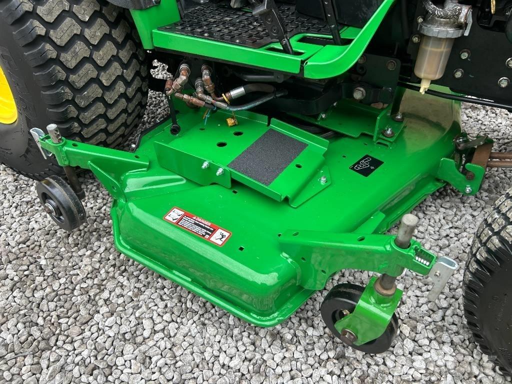 John Deere 2032R Τρακτέρ μικρών διαστάσεων