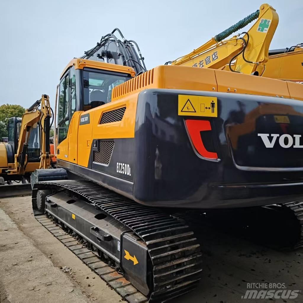 Volvo 250DL Εκσκαφείς με ερπύστριες