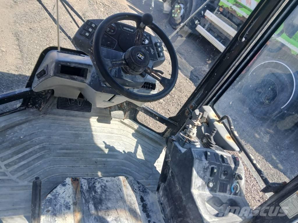 CAT 906 Καμπίνες και εσωτερικό