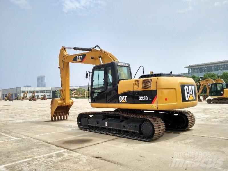 CAT 323 Εκσκαφείς με ερπύστριες