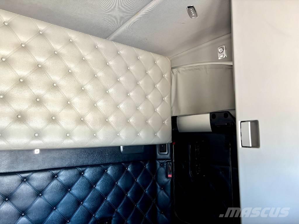 Kenworth W 990 Τράκτορες