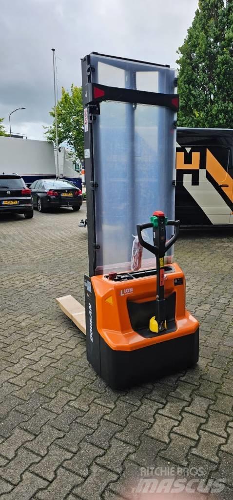 Doosan LSM 12 N Παλετοφόρα πεζού χειριστή με ιστό