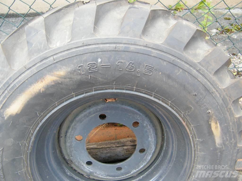 Kumho 12-16,5 Ελαστικά και ζάντες
