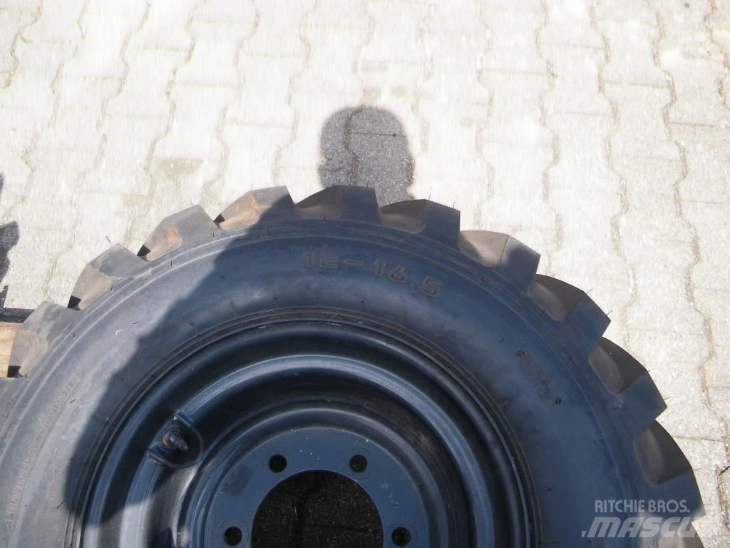 Kumho 12-16,5 Ελαστικά και ζάντες