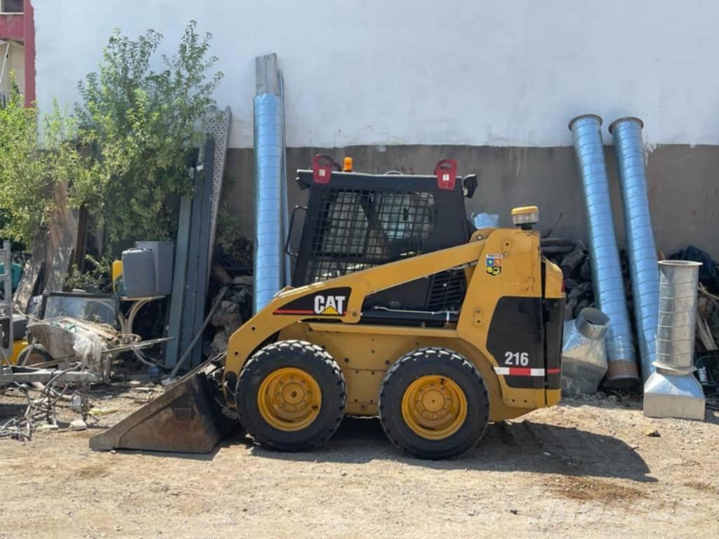 CAT 216 Φορτωτάκια