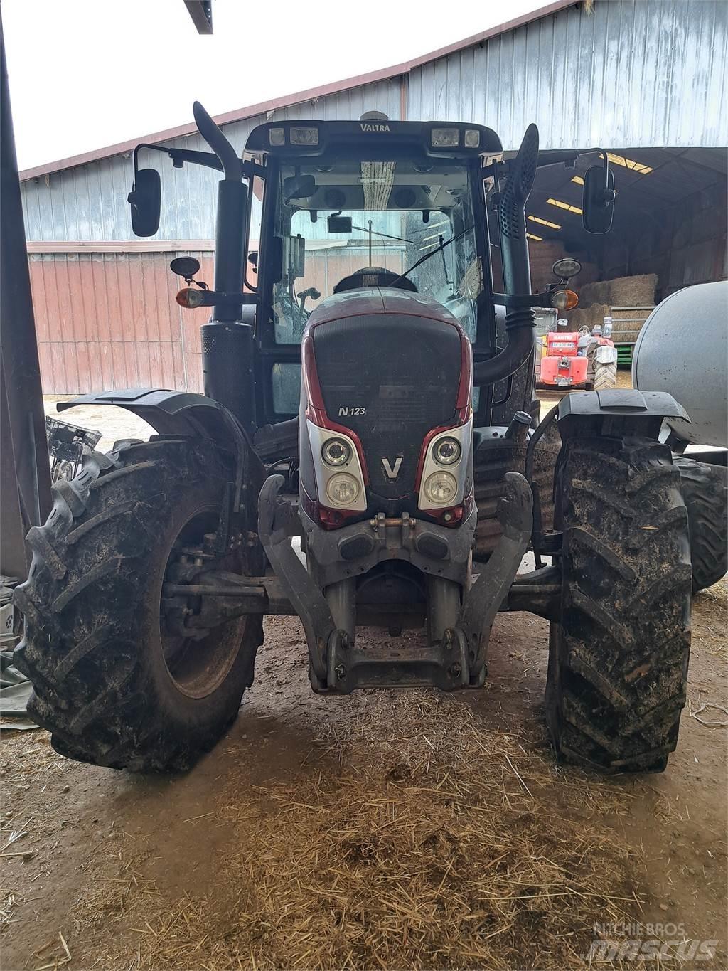 Valtra N123 Τρακτέρ