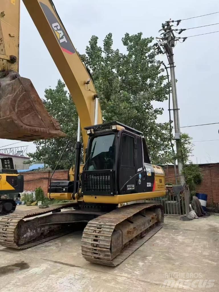CAT 323D Εκσκαφείς με ερπύστριες