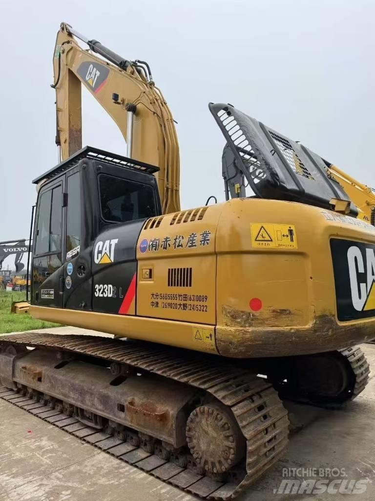 CAT 323D Εκσκαφείς με ερπύστριες