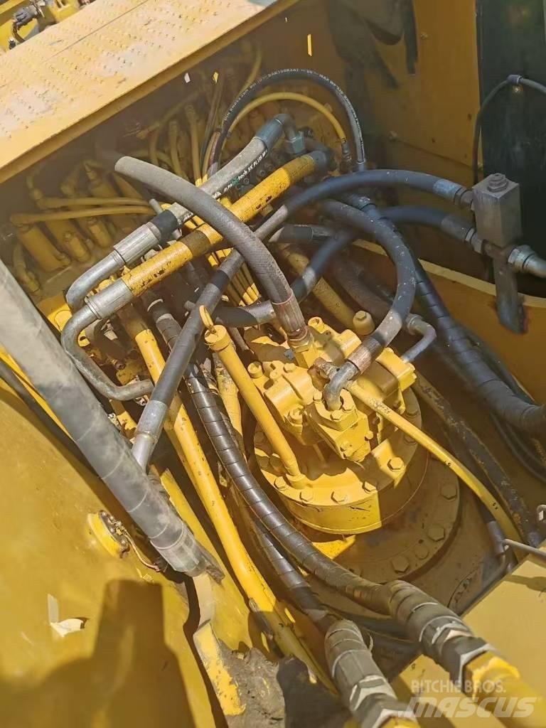 CAT 323D Εκσκαφείς με ερπύστριες