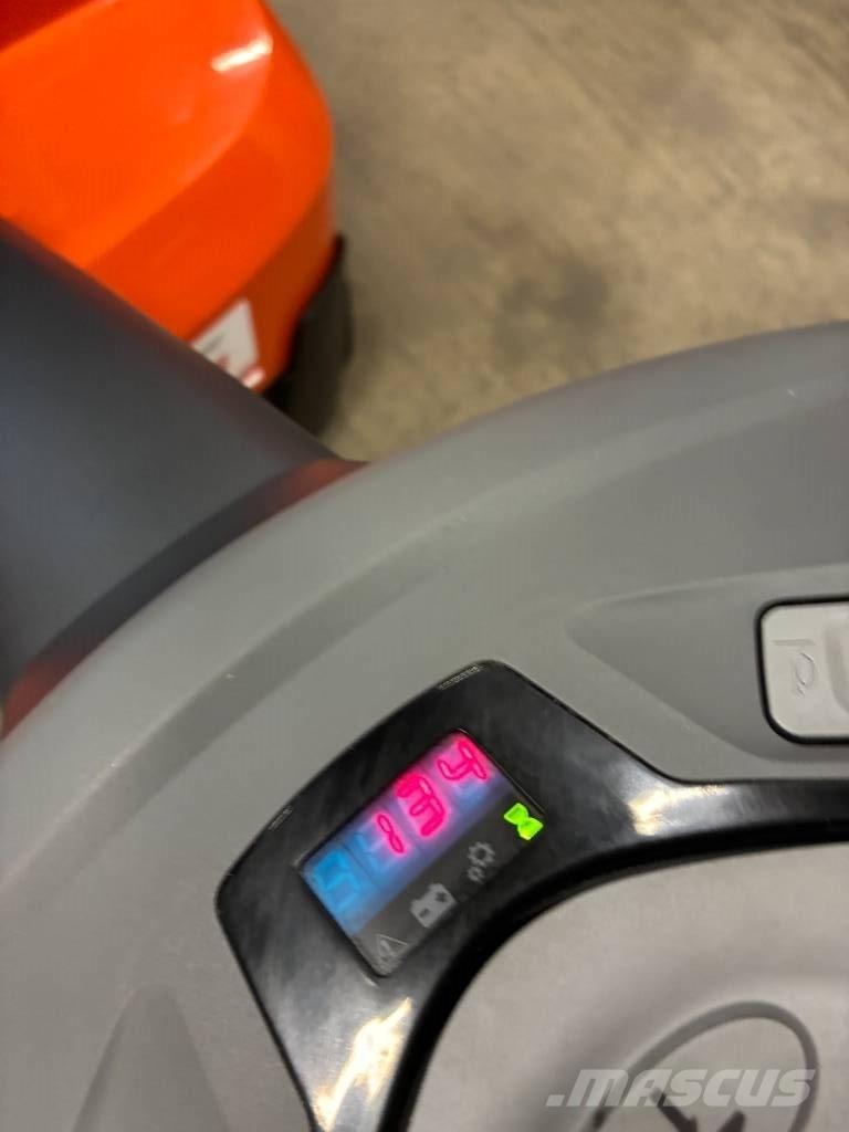 Toyota SWE140L Παλετοφόρα πεζού χειριστή με ιστό