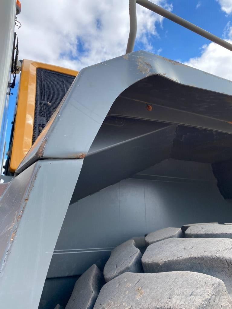 Liebherr L 586 Φορτωτές με λάστιχα (Τροχοφόροι)