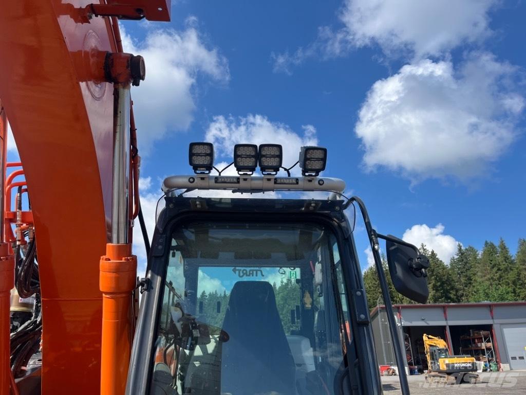 Hitachi ZX 135 US-6 Εκσκαφείς με ερπύστριες