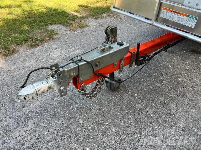 JLG T 350 Εναέριες πλατφόρμες τοποθετημένες σε ρυμούλκα