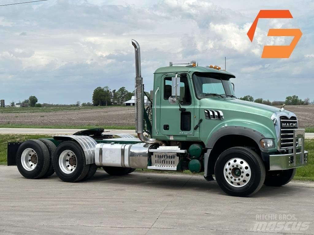 Mack GU713 Τράκτορες