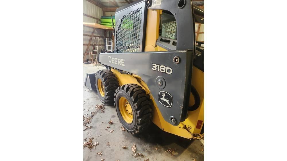 John Deere 318 D Φορτωτάκια