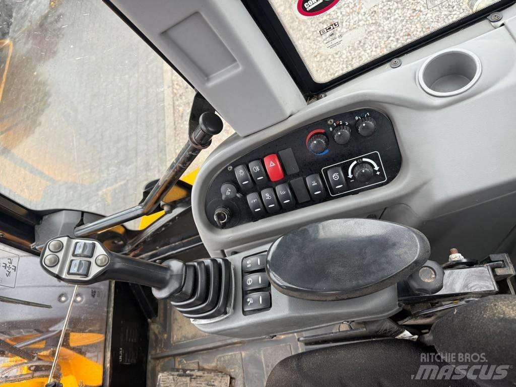 JCB TM 320 Συστήματα τηλεχειρισμού για τη γεωργία