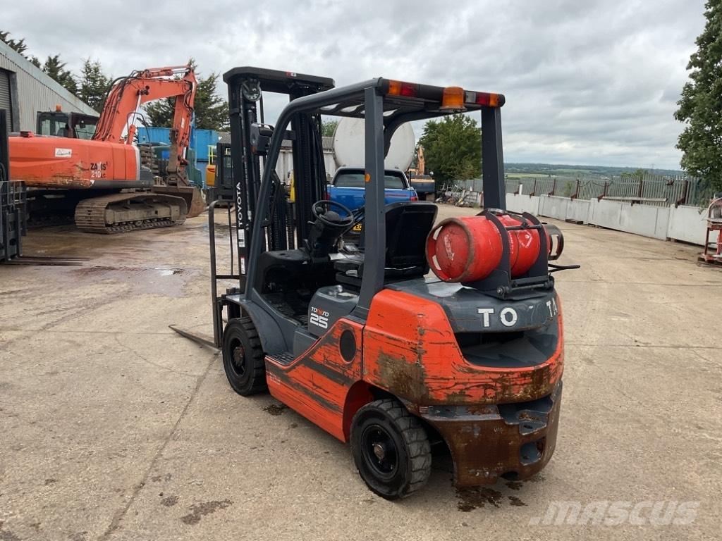 Toyota 02-FGF25 Περονοφόρα ανυψωτικά κλαρκ με φυσικό αέριο LPG