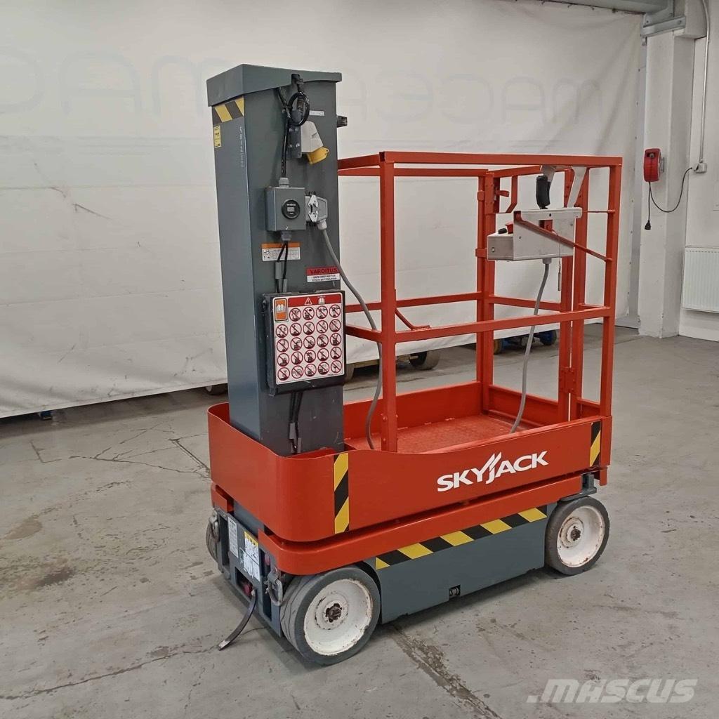 SkyJack SJ 16 Ανυψωτήρες με κατακόρυφους πυλώνες