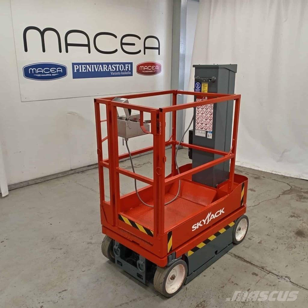 SkyJack SJ 16 Ανυψωτήρες με κατακόρυφους πυλώνες