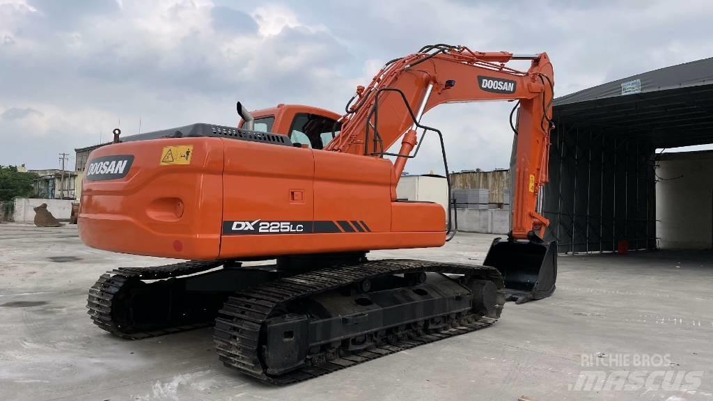 Doosan DX 225 Εκσκαφείς με ερπύστριες