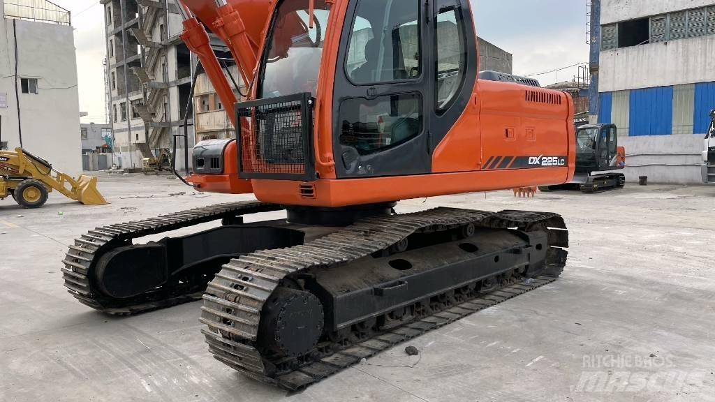 Doosan DX 225 Εκσκαφείς με ερπύστριες