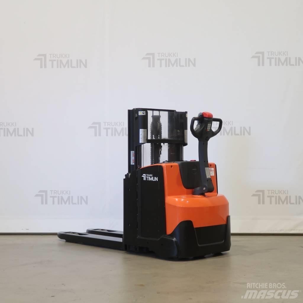Toyota SWE200D Παλετοφόρα πεζού χειριστή με ιστό