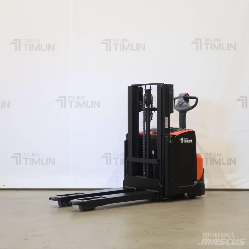 Toyota SWE200D Παλετοφόρα πεζού χειριστή με ιστό
