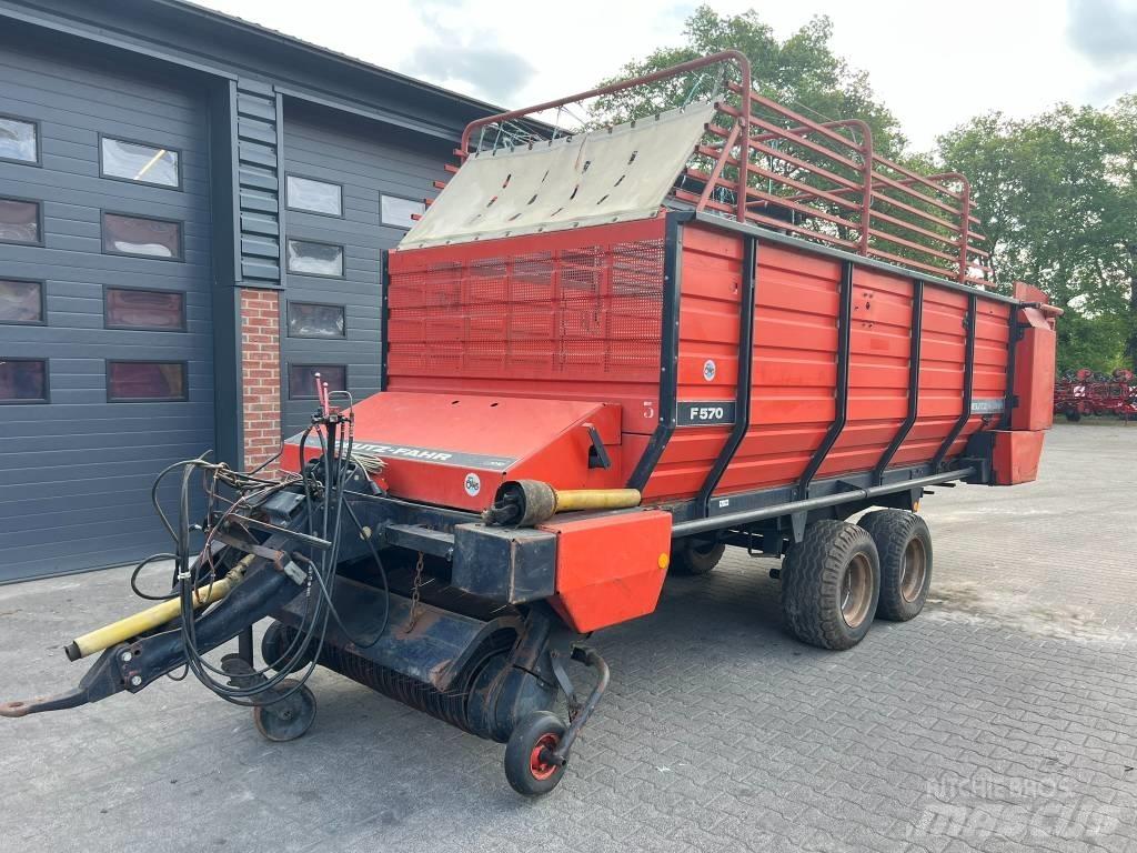 Deutz Fahr F 570 Ρυμούλκα με διάταξη αυτοφόρτωσης