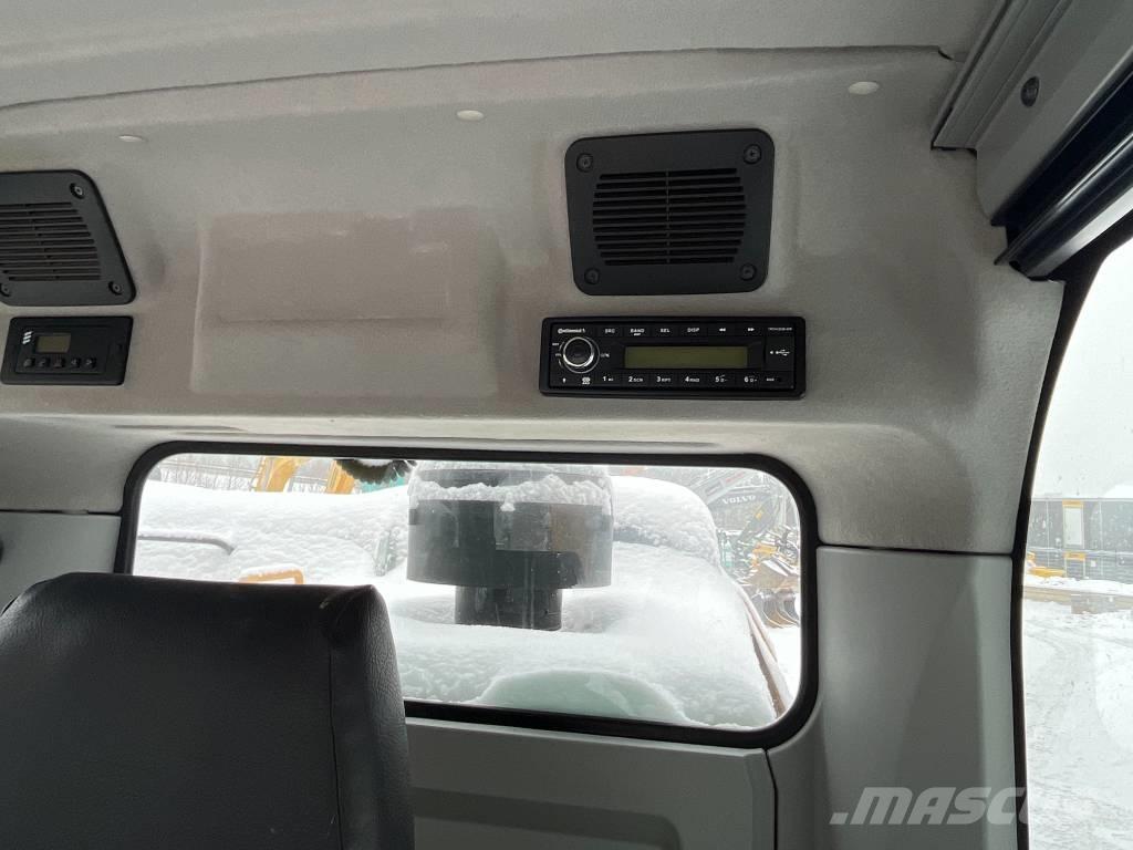 CAT 323 F Εκσκαφείς με ερπύστριες