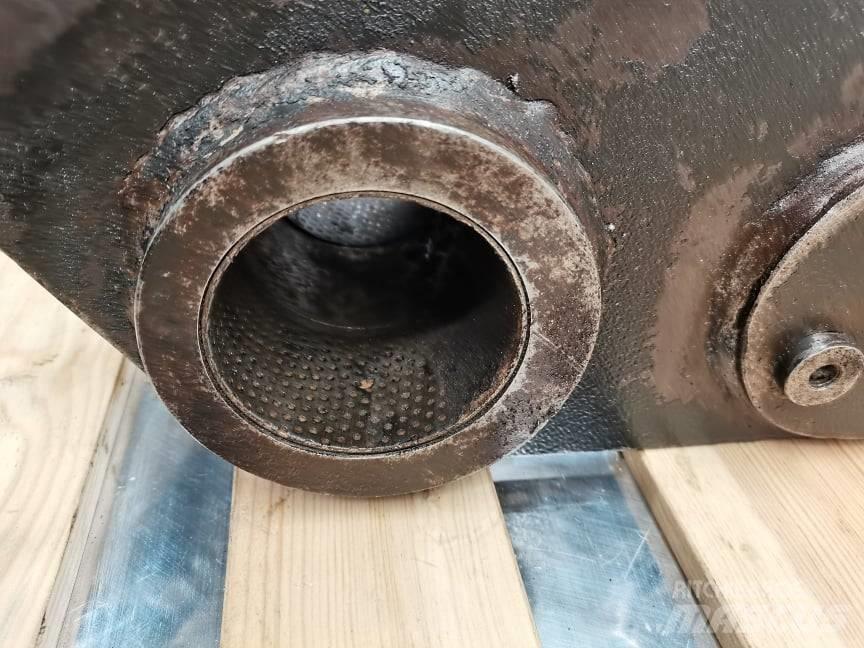 CAT TH 336 {Kiwak} Μπούμες και κουτάλες