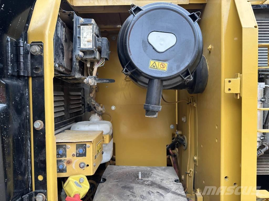 CAT 320D2 Εκσκαφείς με ερπύστριες