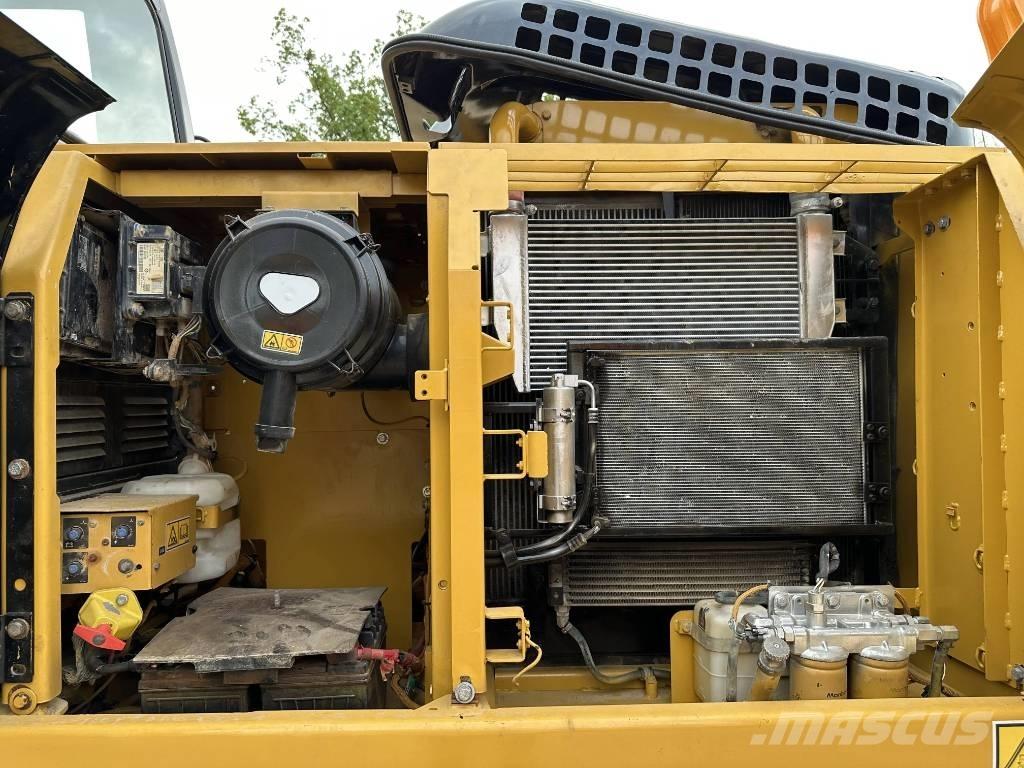 CAT 320D2 Εκσκαφείς με ερπύστριες